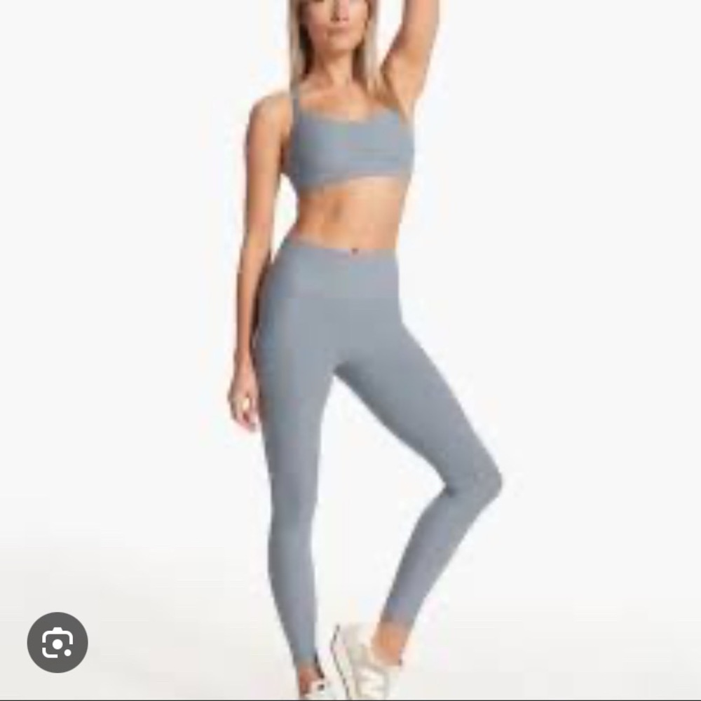 Vuori Women's Gray Leggings